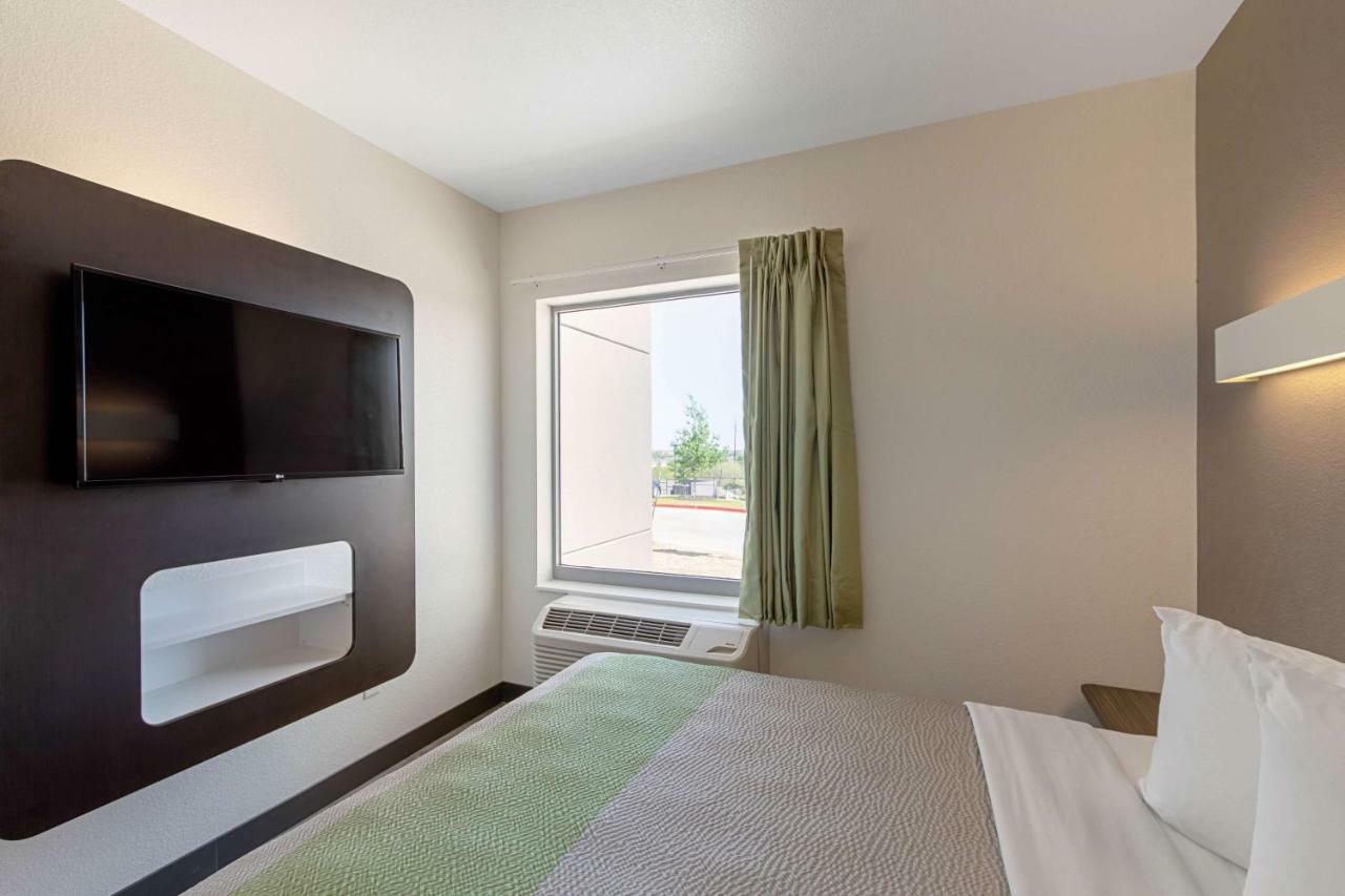 Motel 6 Austin Airport Eksteriør billede