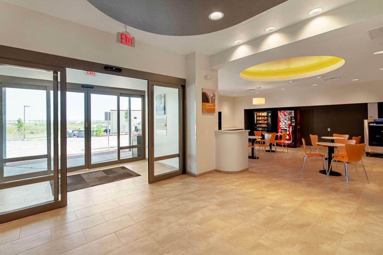 Motel 6 Austin Airport Eksteriør billede