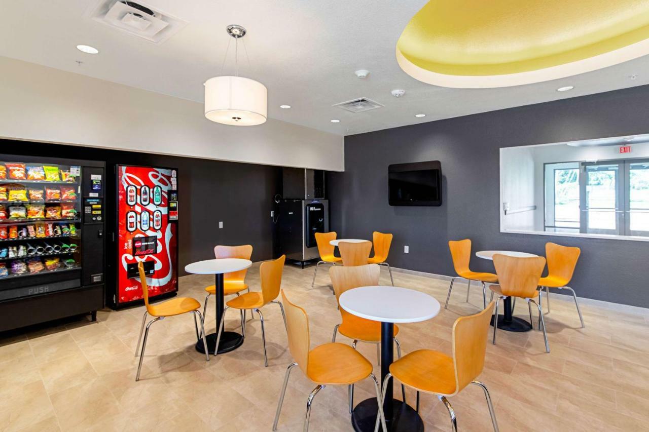 Motel 6 Austin Airport Eksteriør billede