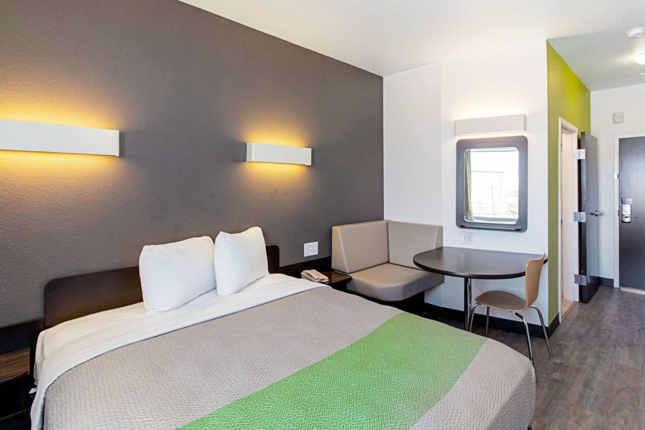 Motel 6 Austin Airport Eksteriør billede