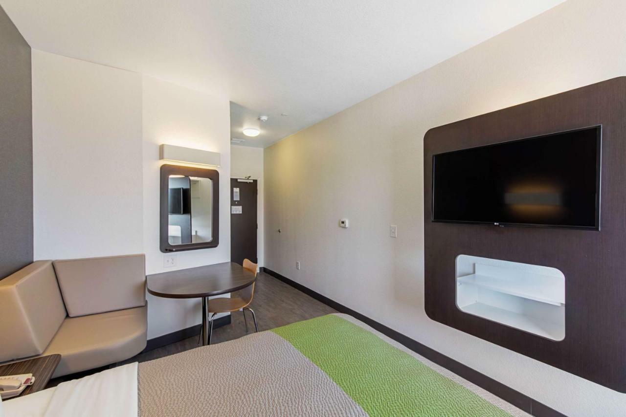Motel 6 Austin Airport Eksteriør billede