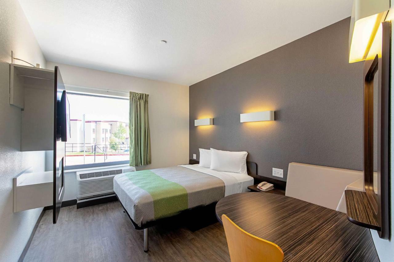 Motel 6 Austin Airport Eksteriør billede
