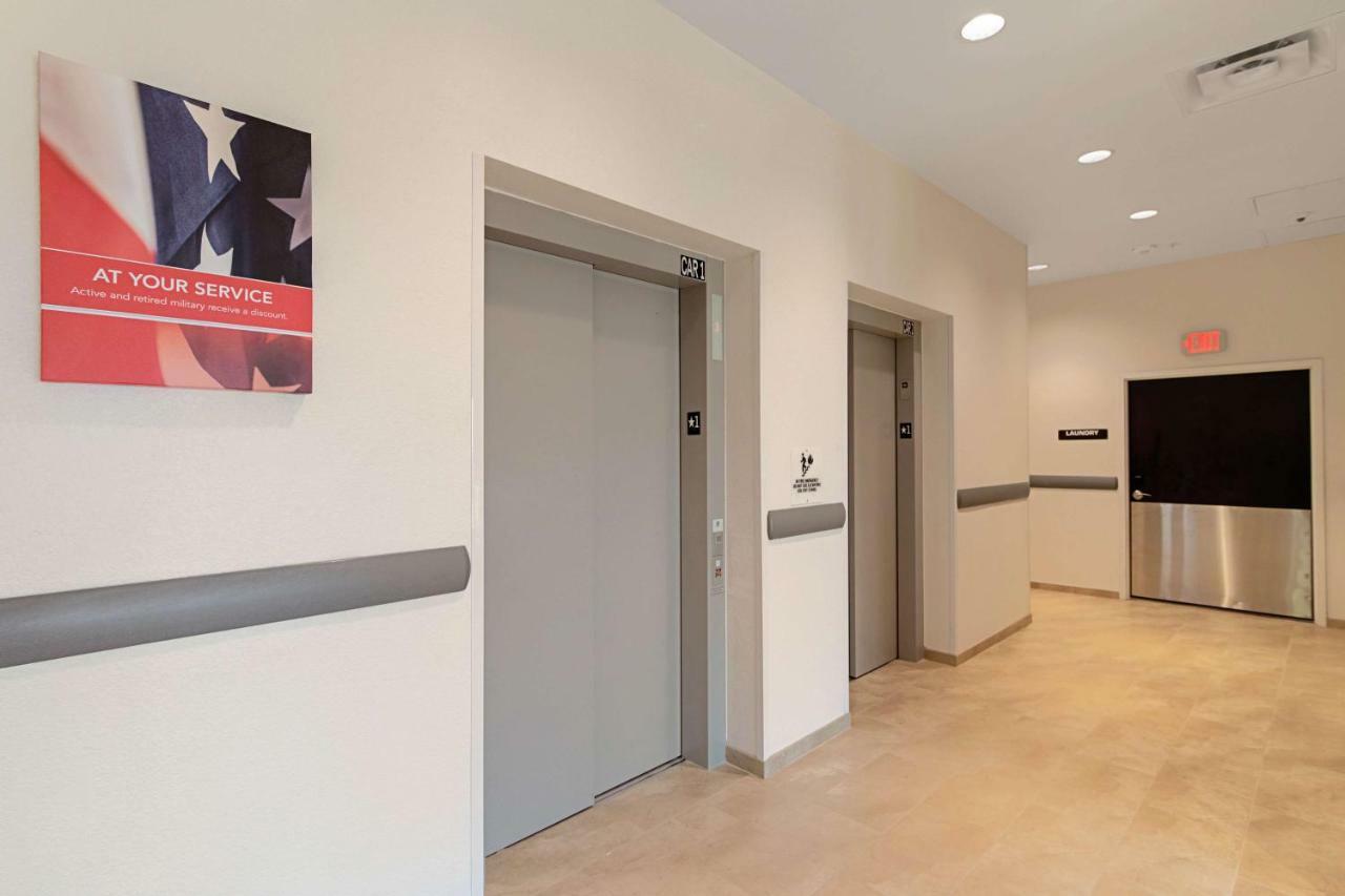 Motel 6 Austin Airport Eksteriør billede