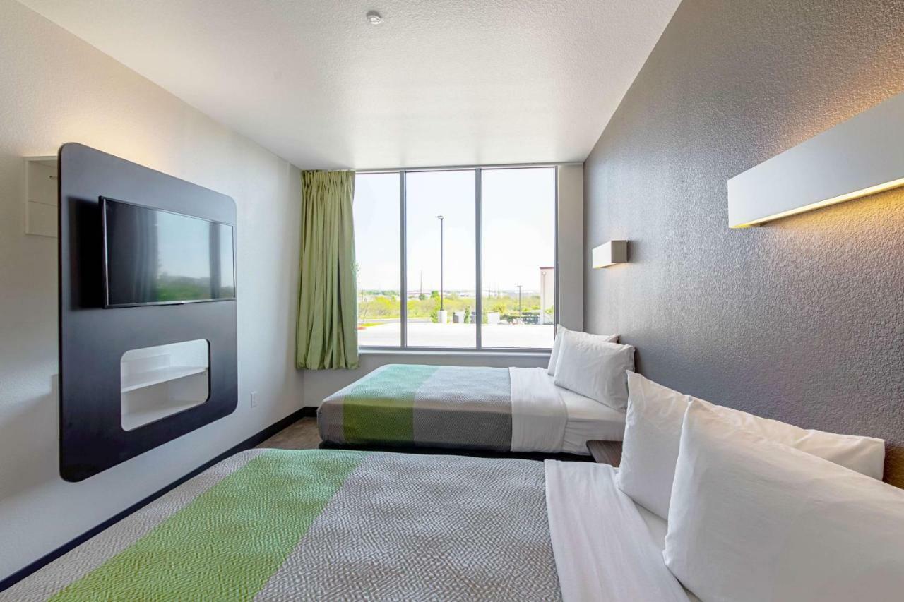 Motel 6 Austin Airport Eksteriør billede